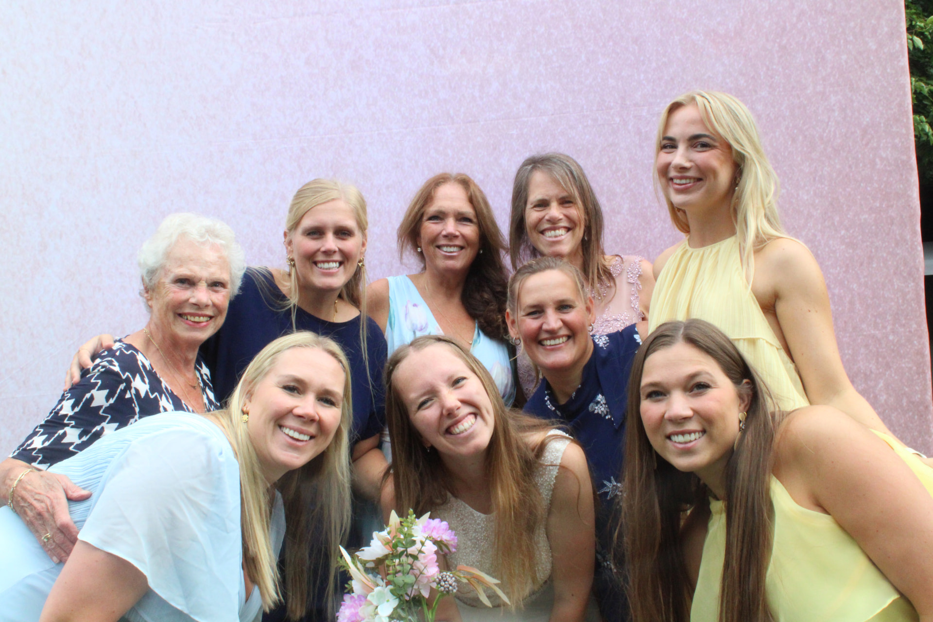 Gasten lachend in de photobooth